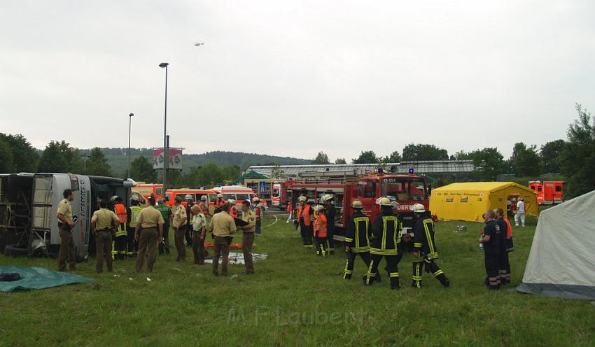 Schwerer Unfall mit Reisebus Lohmar Donrather Dreieck P367.JPG